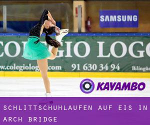 Schlittschuhlaufen auf Eis in Arch Bridge 