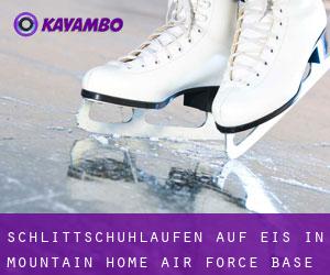 Schlittschuhlaufen auf Eis in Mountain Home Air Force Base 